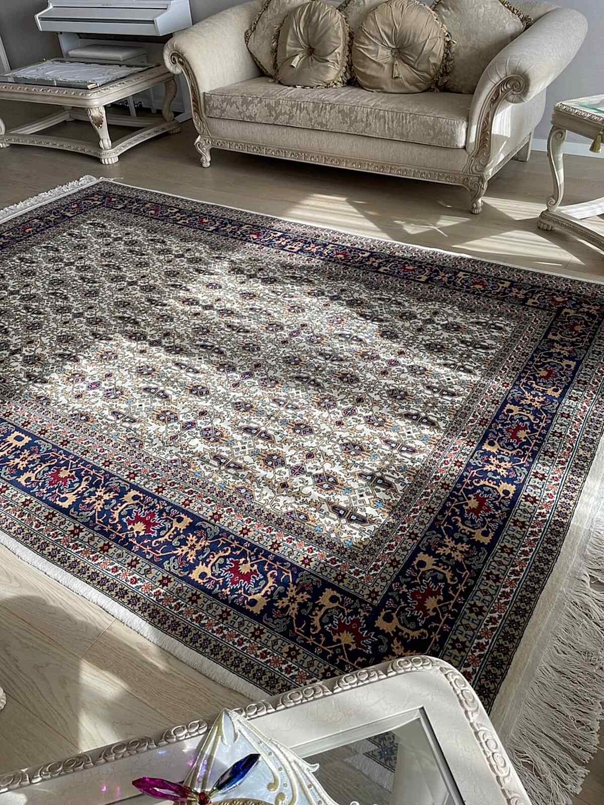 Hereke Krem Lacivert El Dokuma Halı