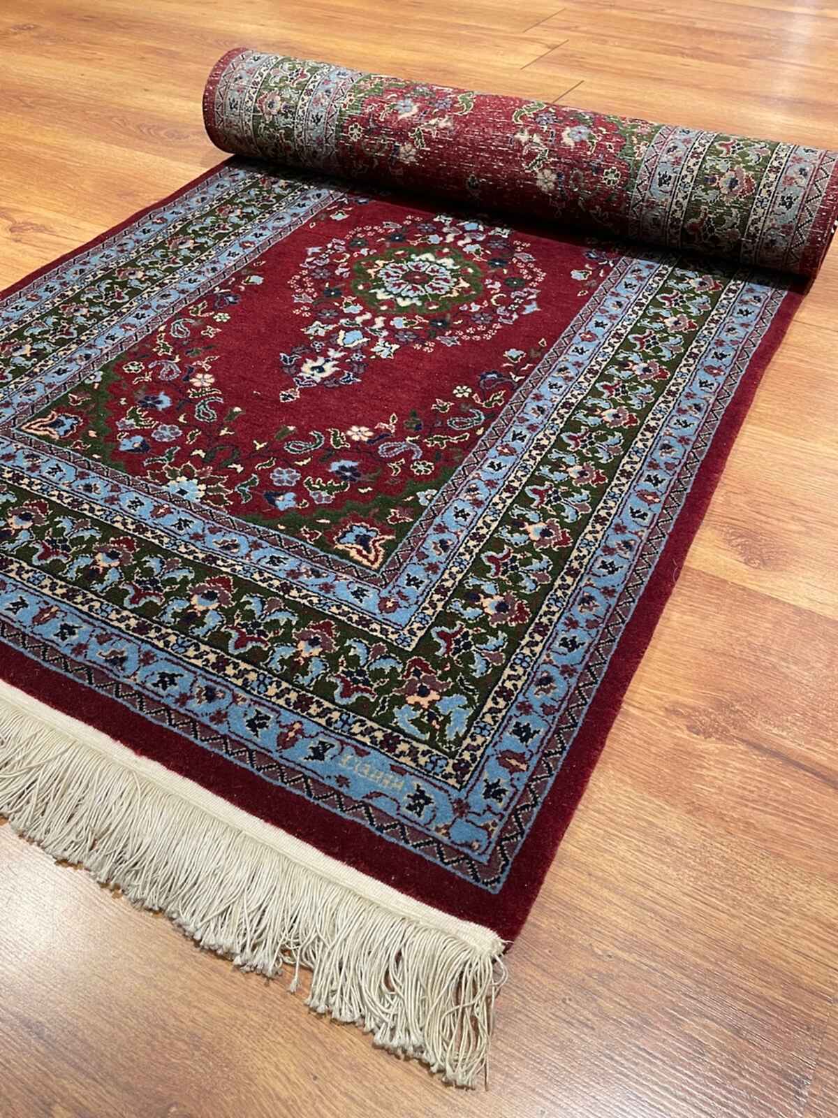 Hereke Madalyon Desenli Bordo El Dokuma Halı Yolluk