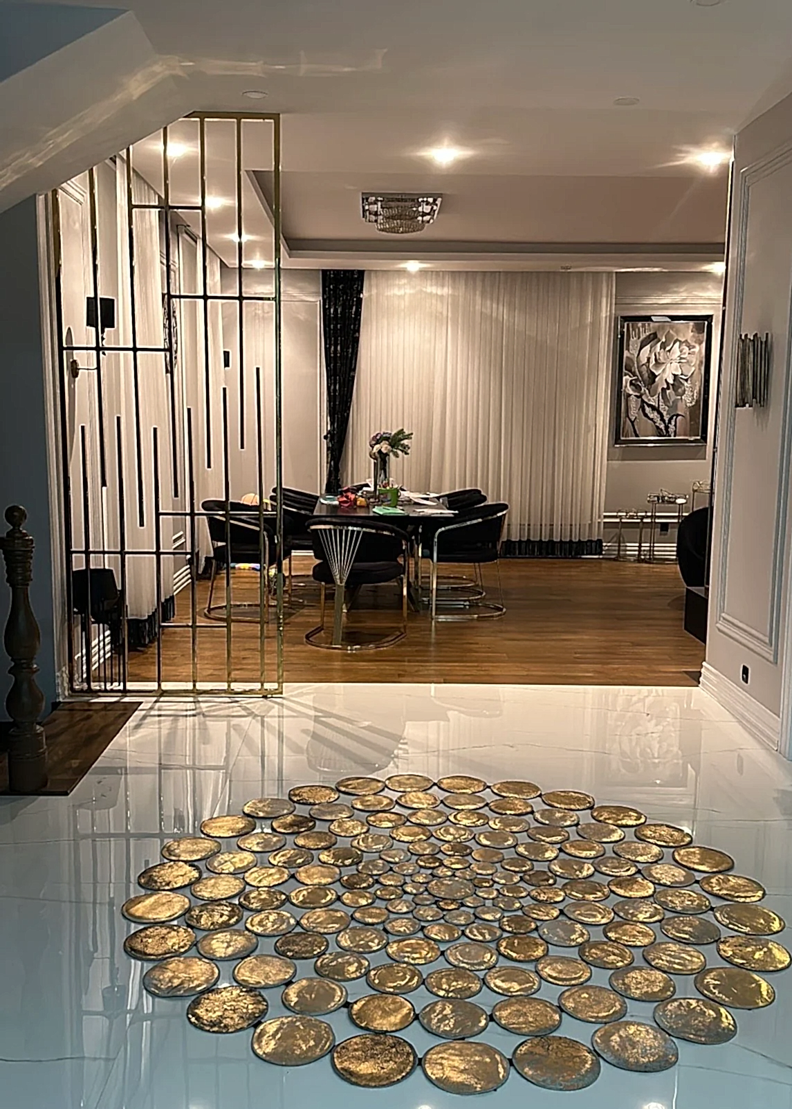 Puantiyeli Yuvarlak Orijinal Deri Halı