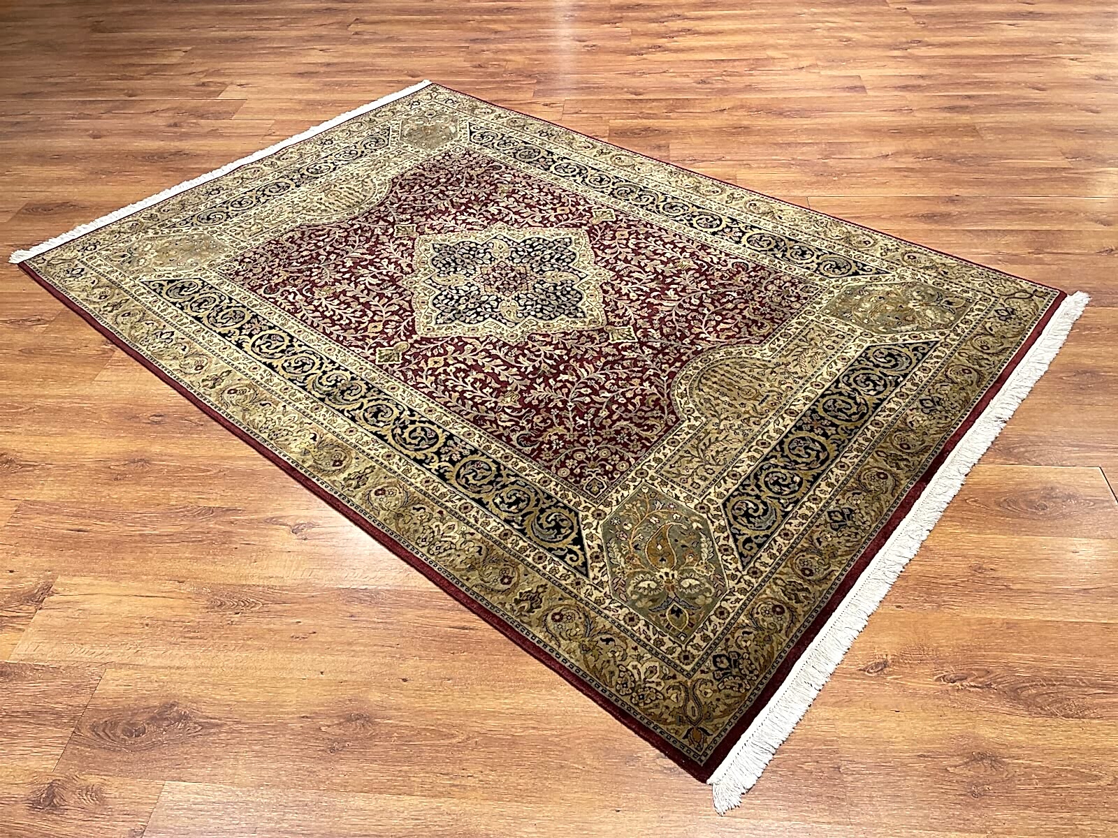 Hayyam Uşak El Dokuma Halı