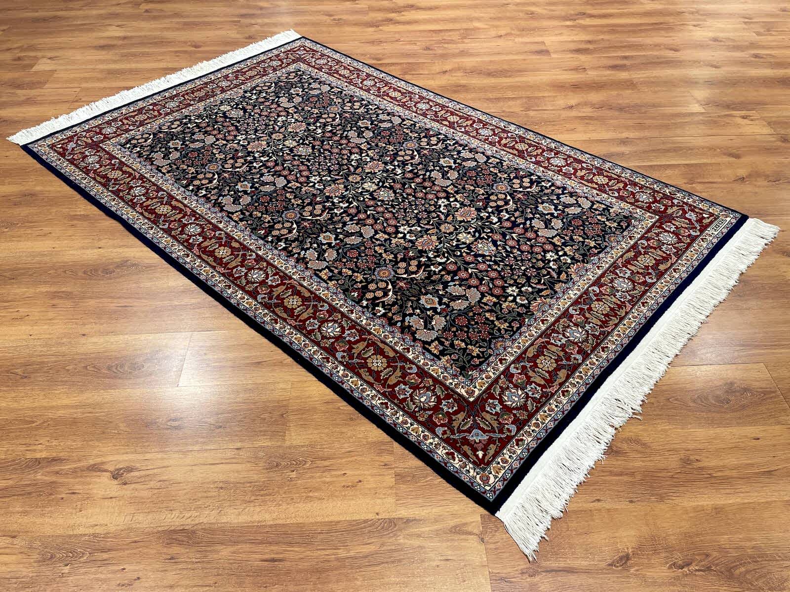 Hereke Yedidağın Çiçeği Desenli Lacivert El Dokuma Halı