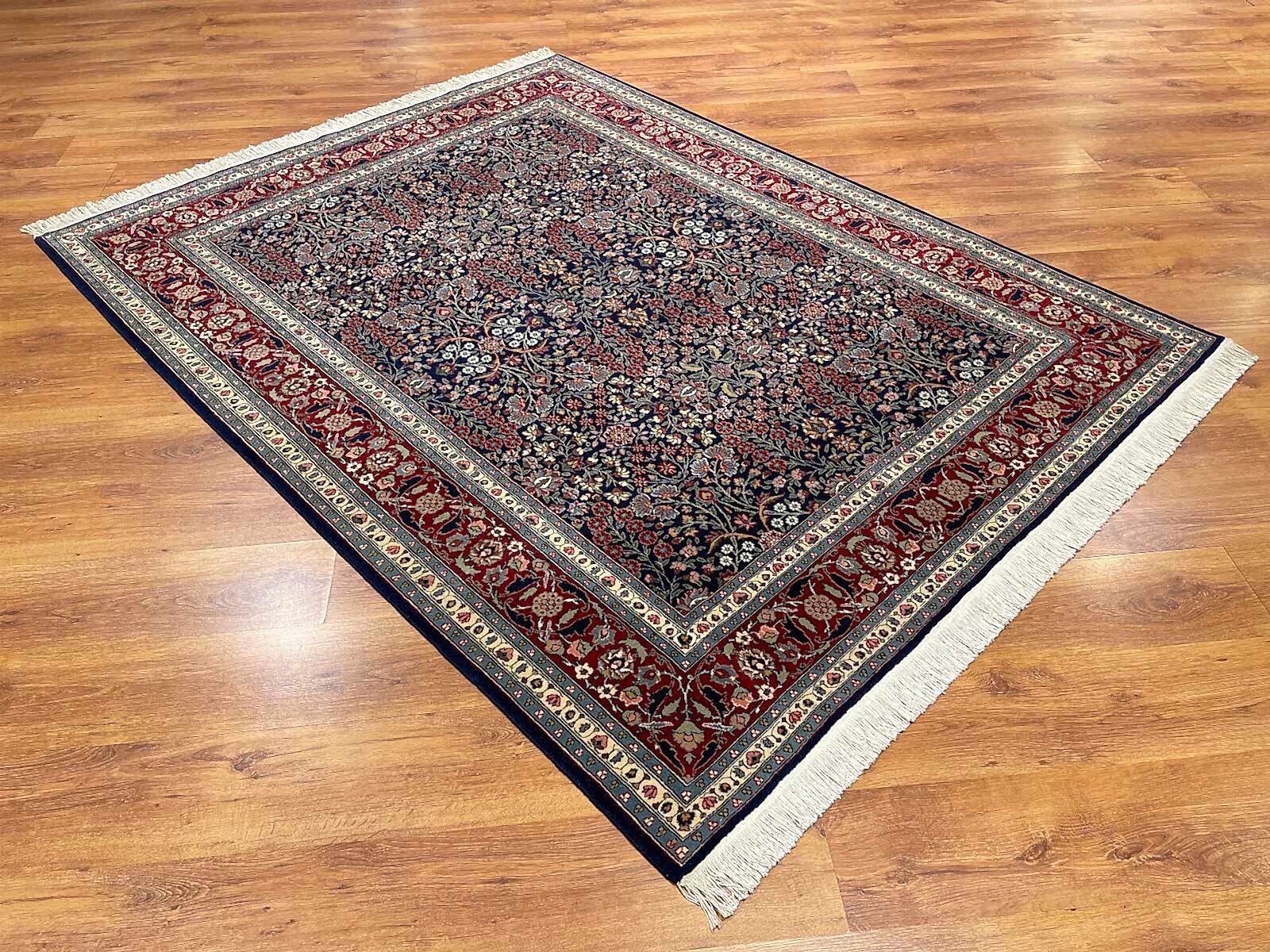 Hereke Yedidağın Çiçeği Desenli Lacivert El Dokuma Halı