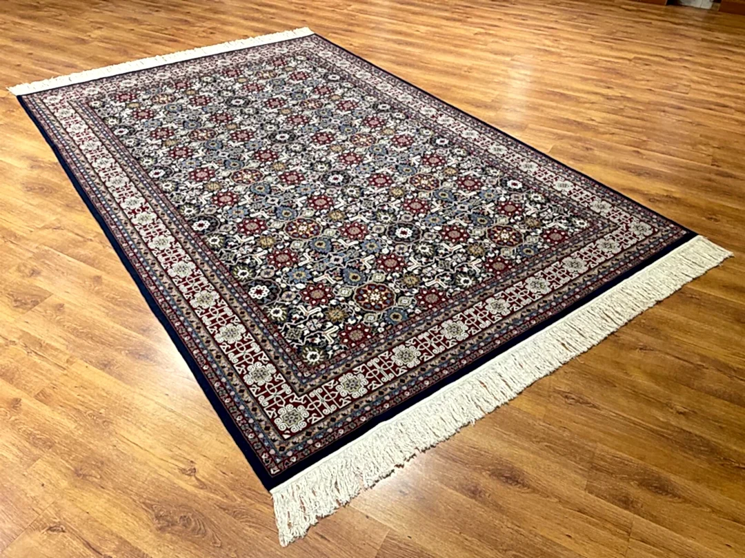 Hereke Kafkas Desenli Lacivert El Dokuma Halı