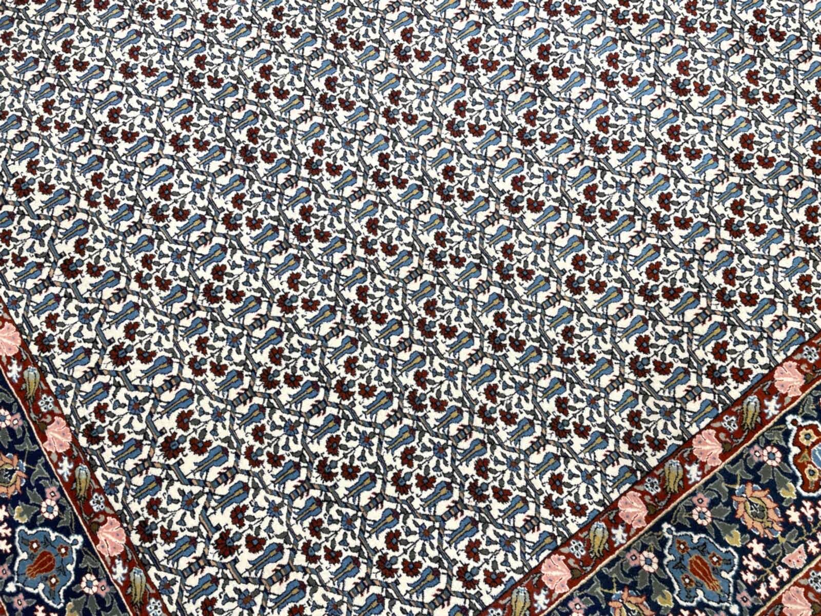 Hereke Lale Desenli Krem El Dokuma Halı