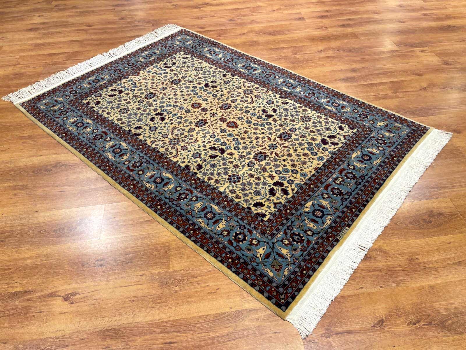 Hereke Yedidağın Çiçeği Desenli Krem El Dokuma Halı