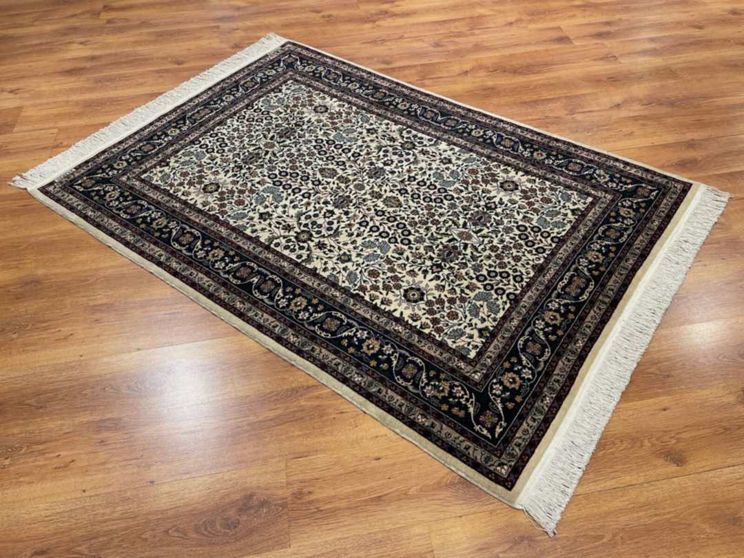 Hereke Yedidağın Çiçeği Desenli Krem El Dokuma Halı