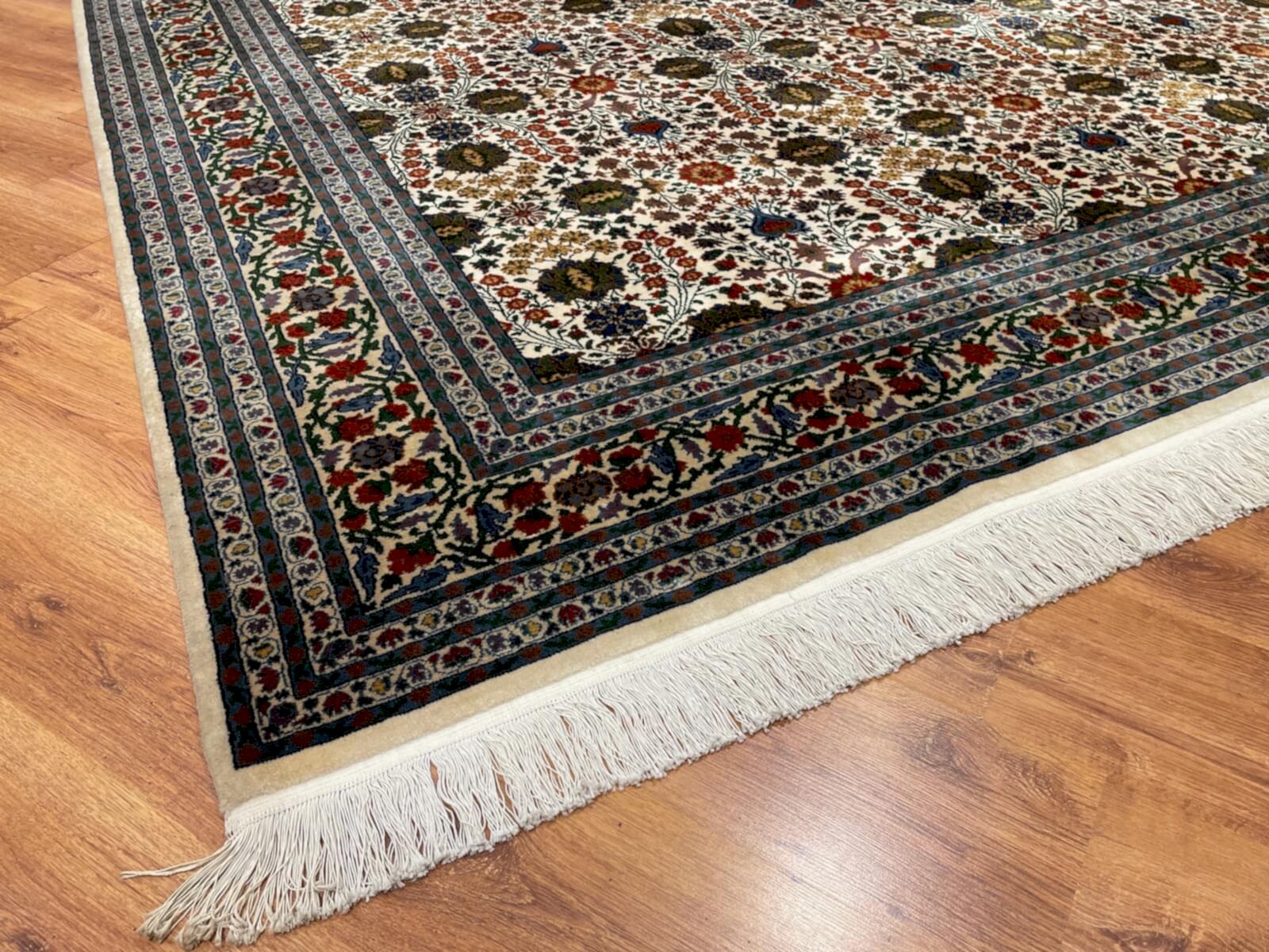 Hereke Yedidağın Çiçeği Desenli Krem El Dokuma Halı