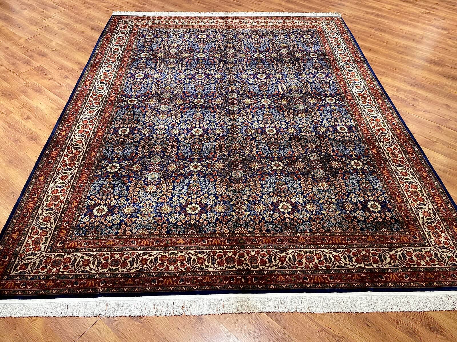 Hereke Yedidağın Çiçeği Desenli Lacivert El Dokuma Halı