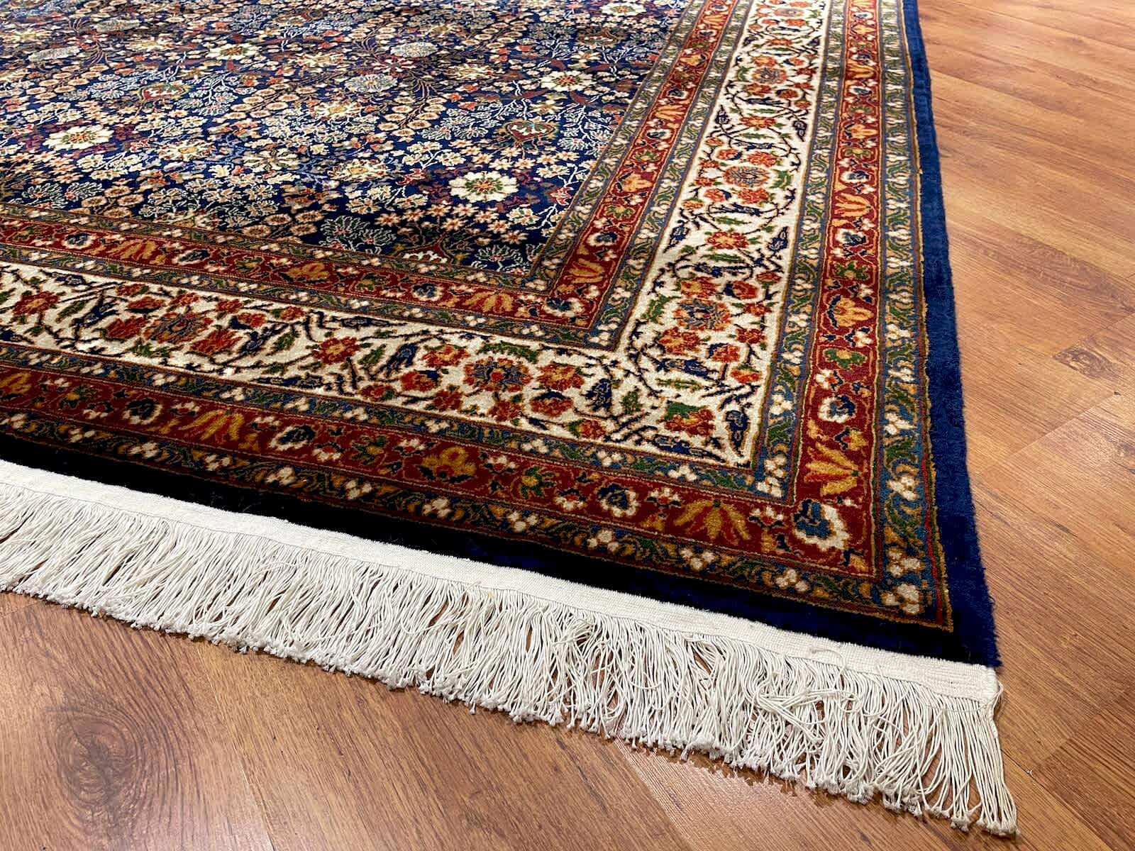 Hereke Yedidağın Çiçeği Desenli Lacivert El Dokuma Halı