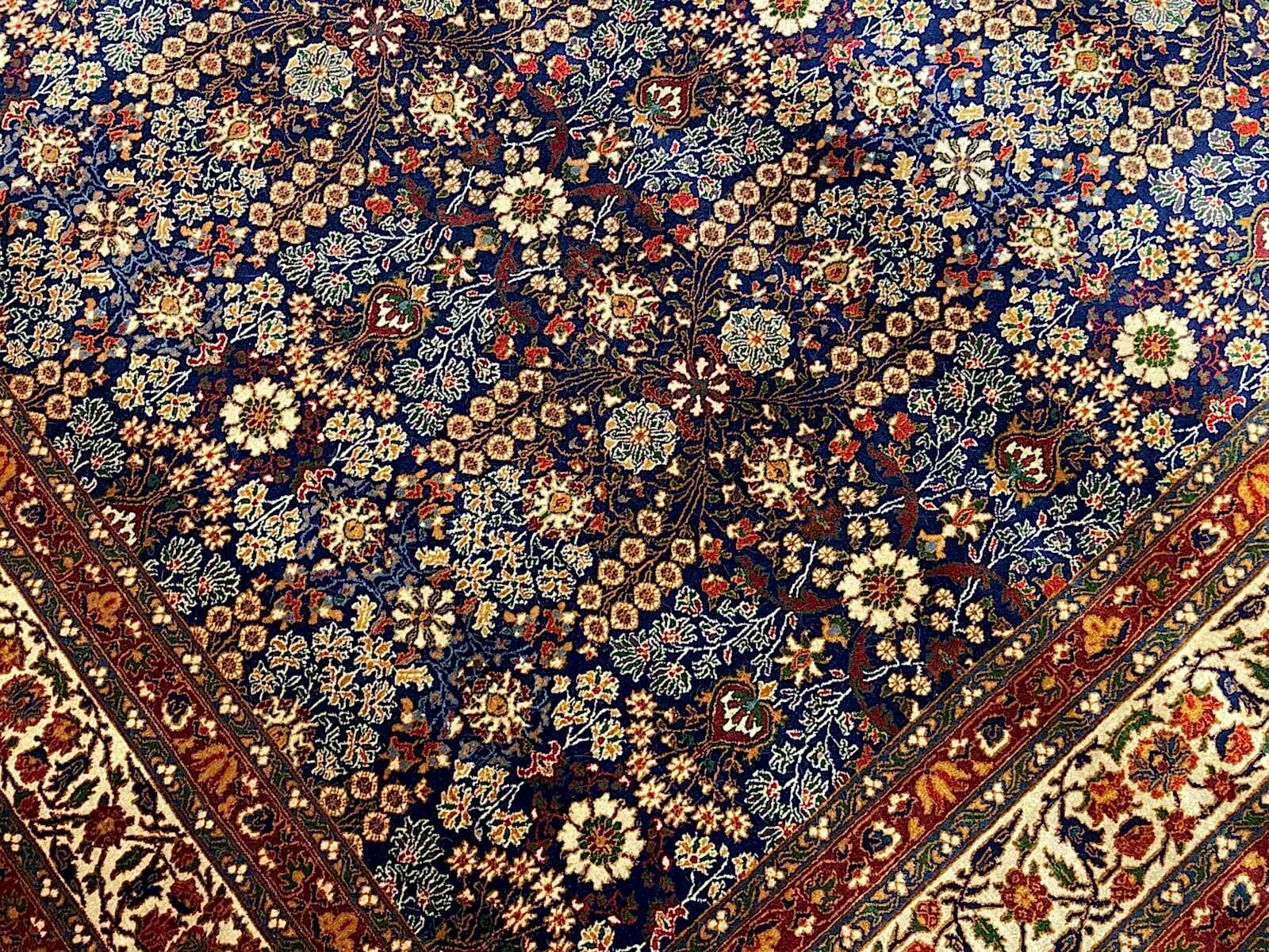 Hereke Yedidağın Çiçeği Desenli Lacivert El Dokuma Halı