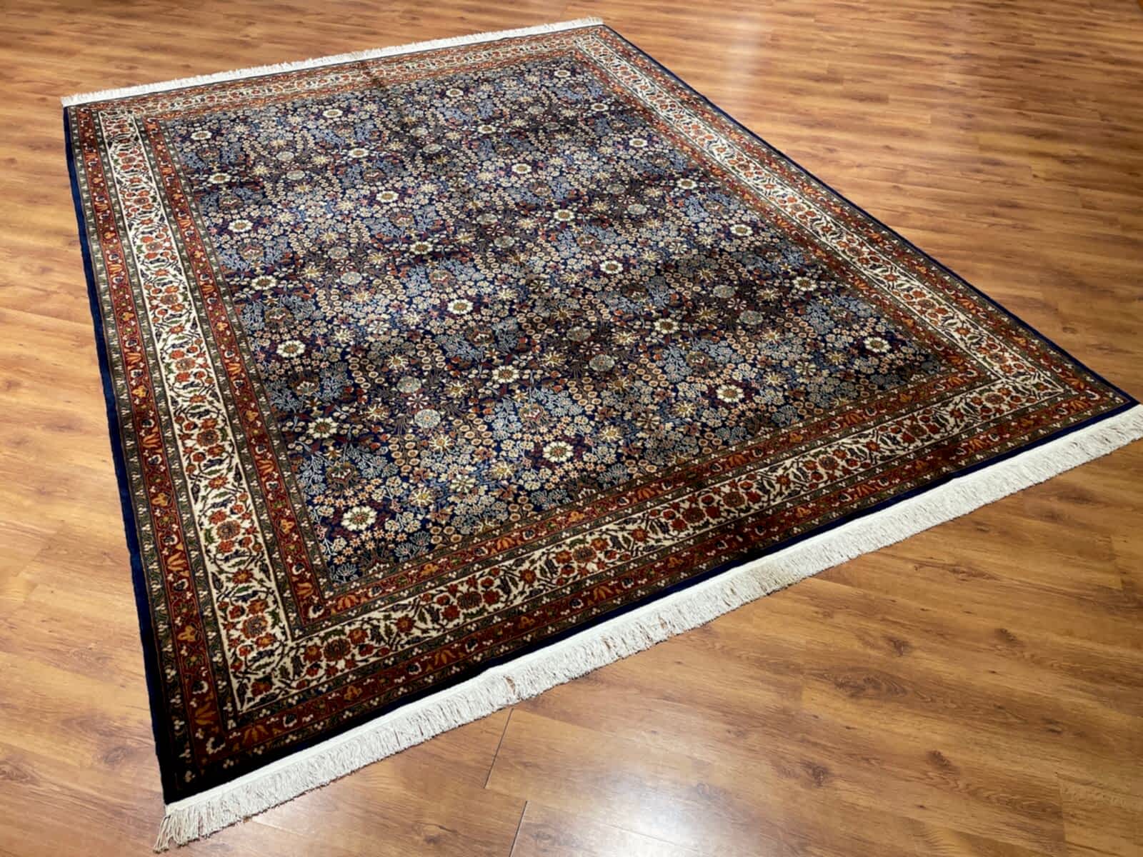 Hereke Yedidağın Çiçeği Desenli Lacivert El Dokuma Halı