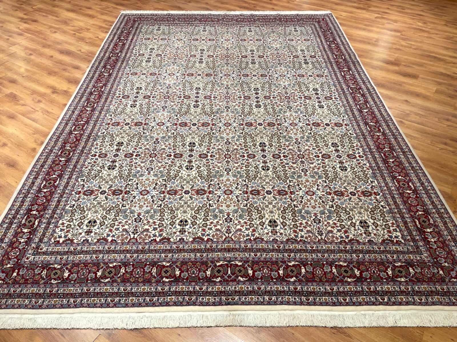 Hereke Yedidağın Çiçeği Desenli Krem El Dokuma Halı