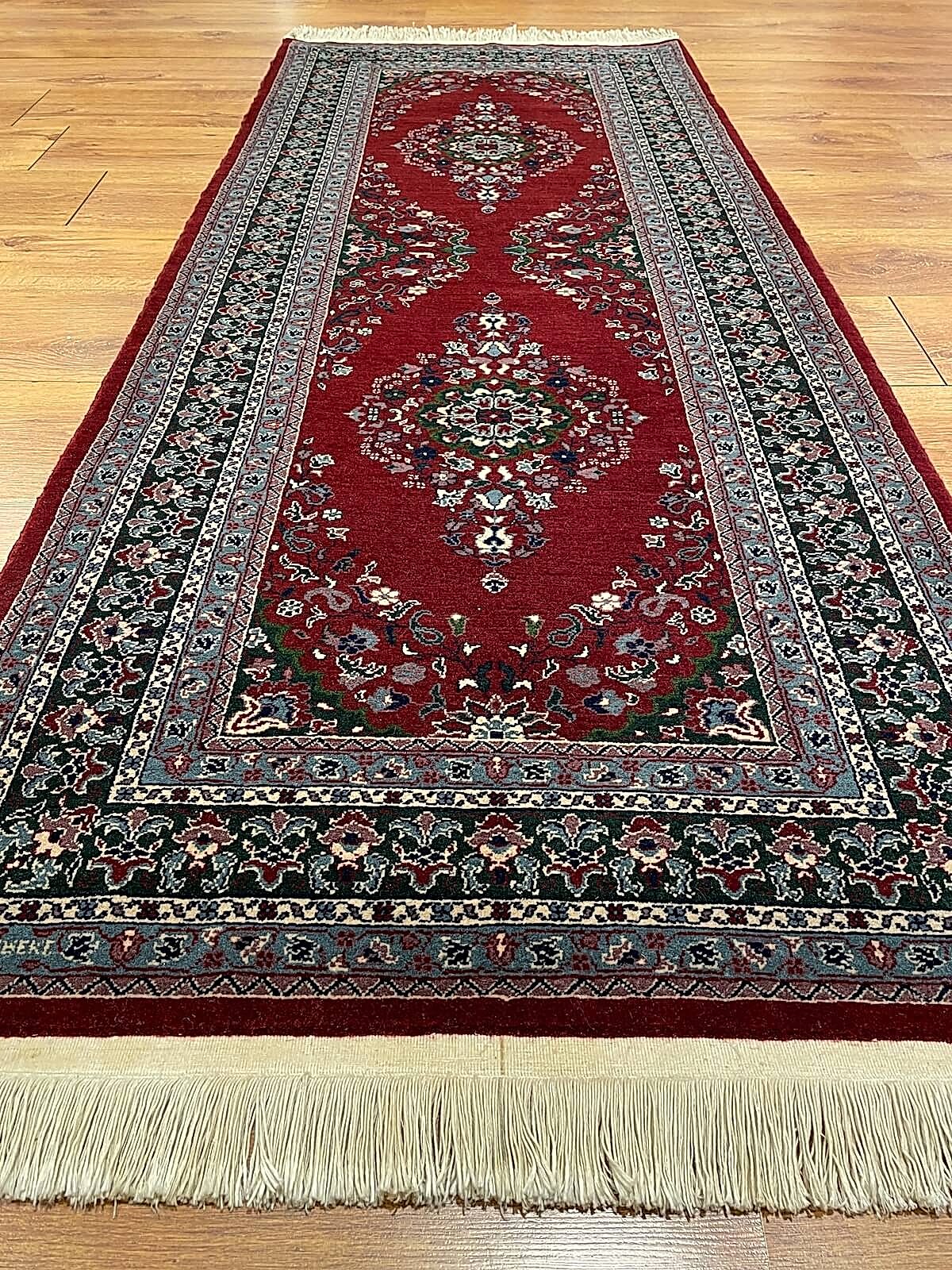 Hereke Madalyon Desenli Bordo El Dokuma Halı Yolluk