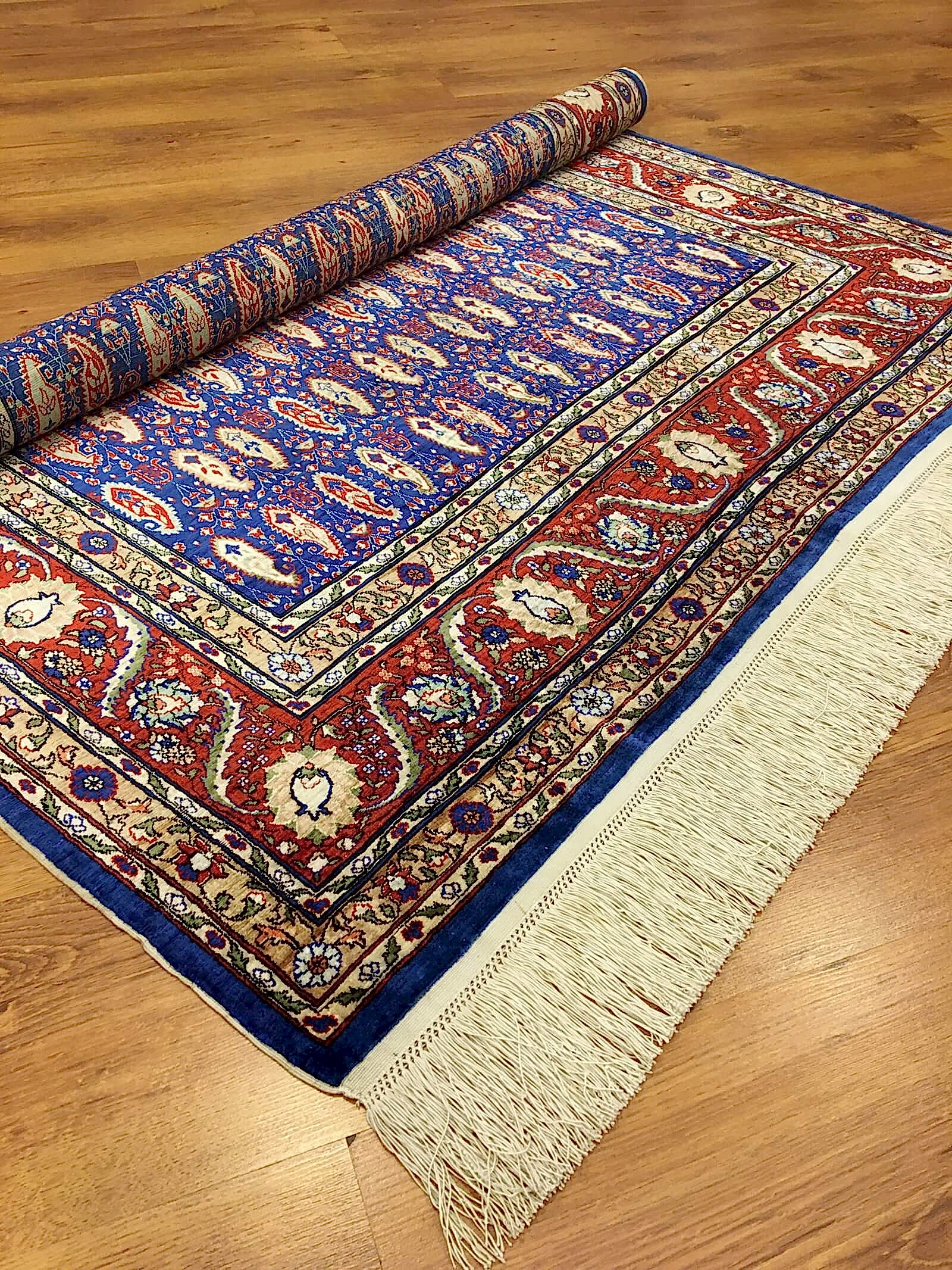 Hereke Saf İpek Bademli Desenli El Dokuma Halı