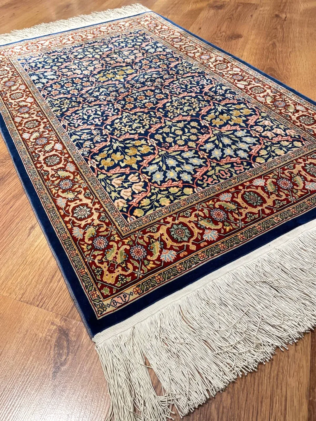 Hereke Saf İpek Karpuzlu Desenli El Dokuma Halı