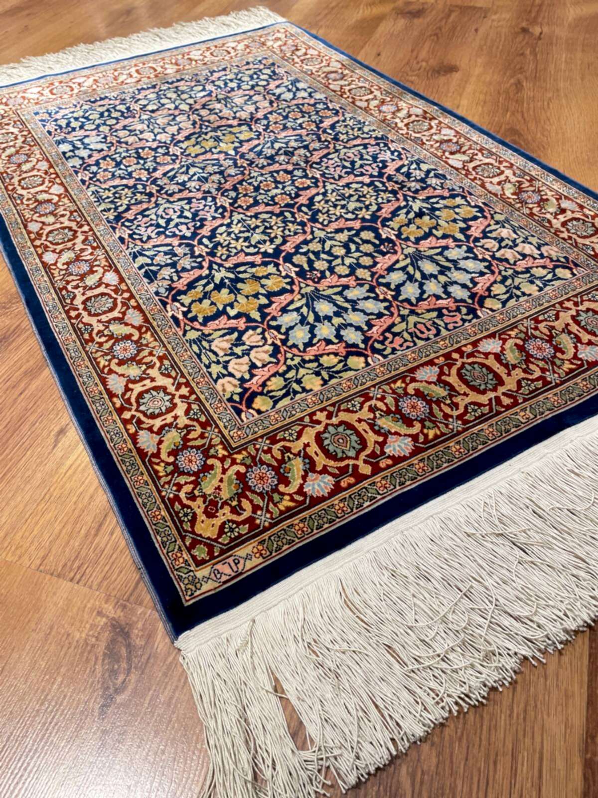 Hereke Saf İpek Karpuzlu Desenli El Dokuma Halı