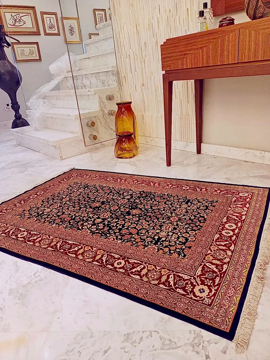 Hereke Saf İpek Yedi Dağın Çiçeği Desenli El Dokuma Halı