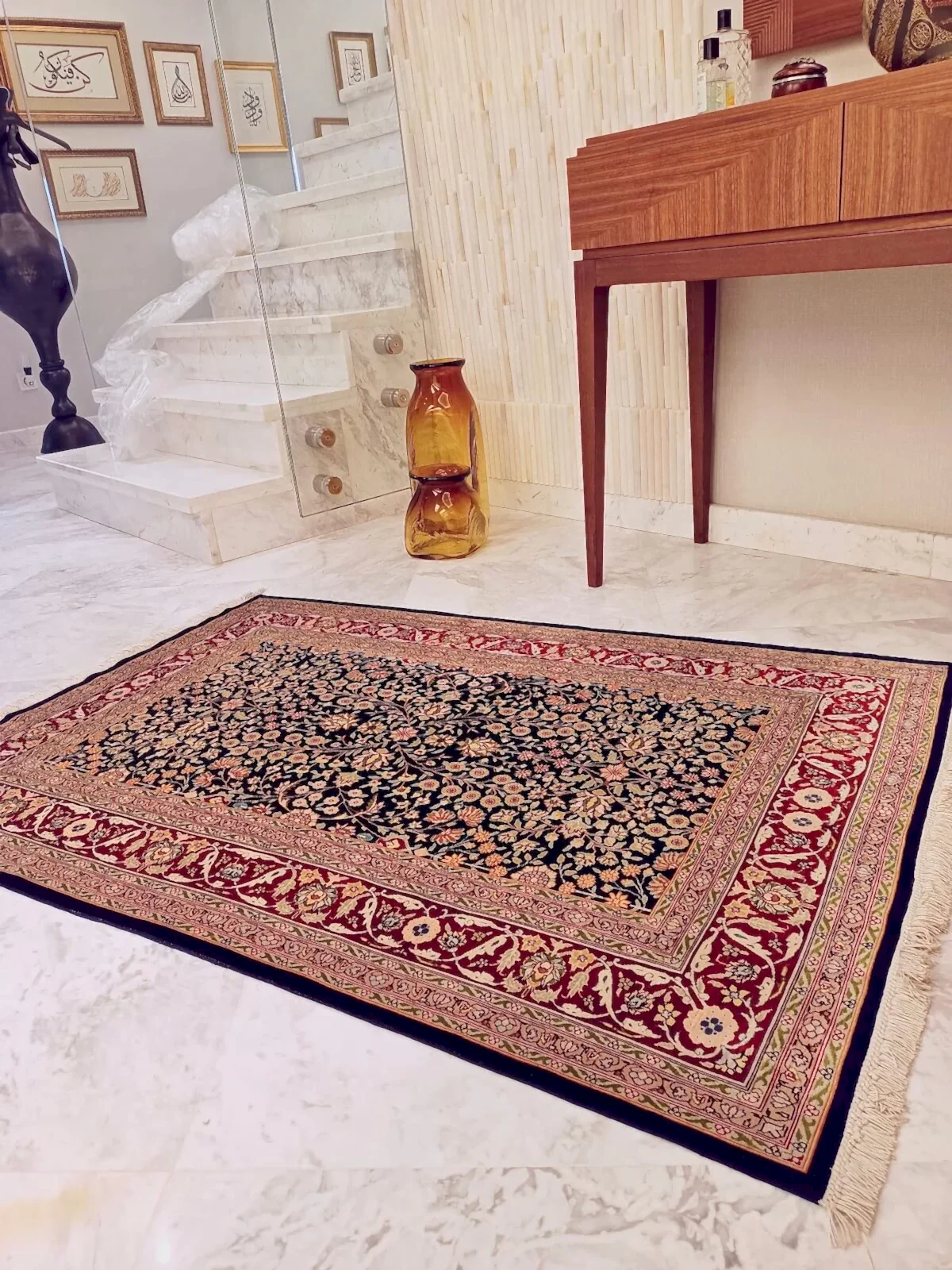 Hereke Saf İpek Yedi Dağın Çiçeği Desenli El Dokuma Halı