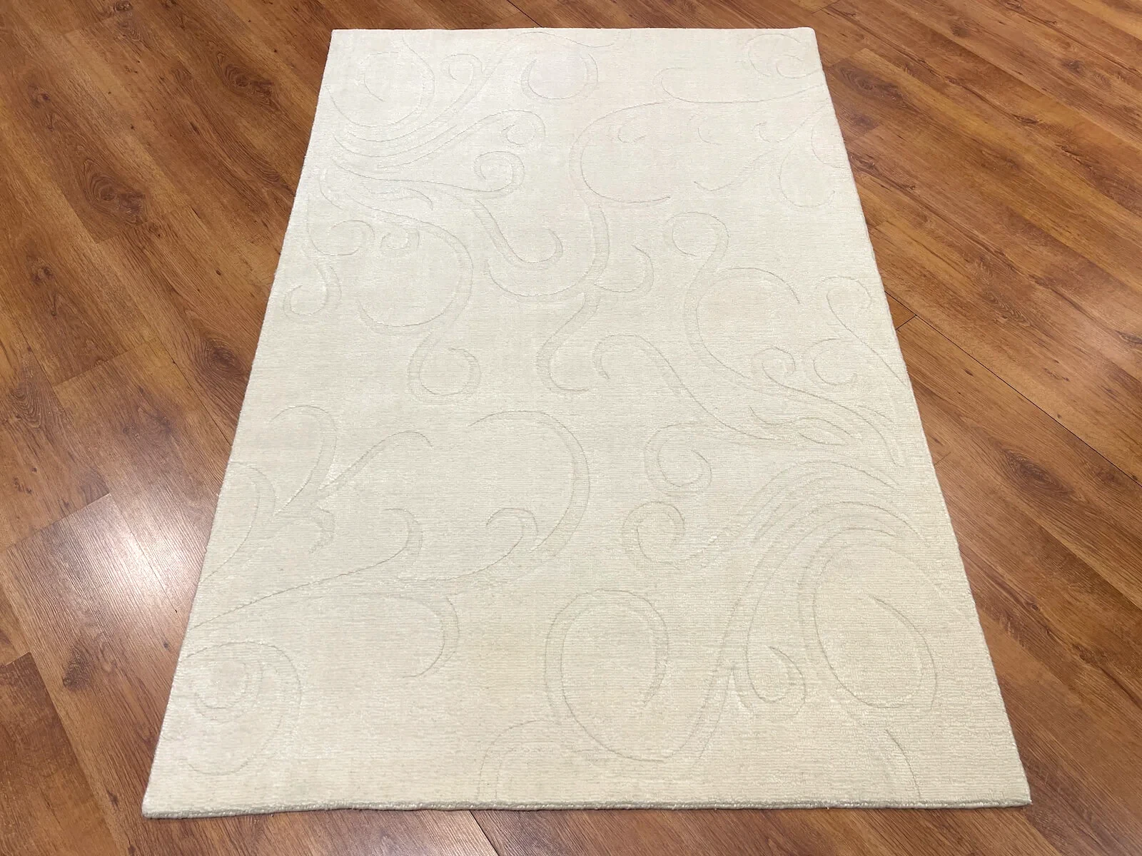 Lori El Dokuma Krem Yün Halı