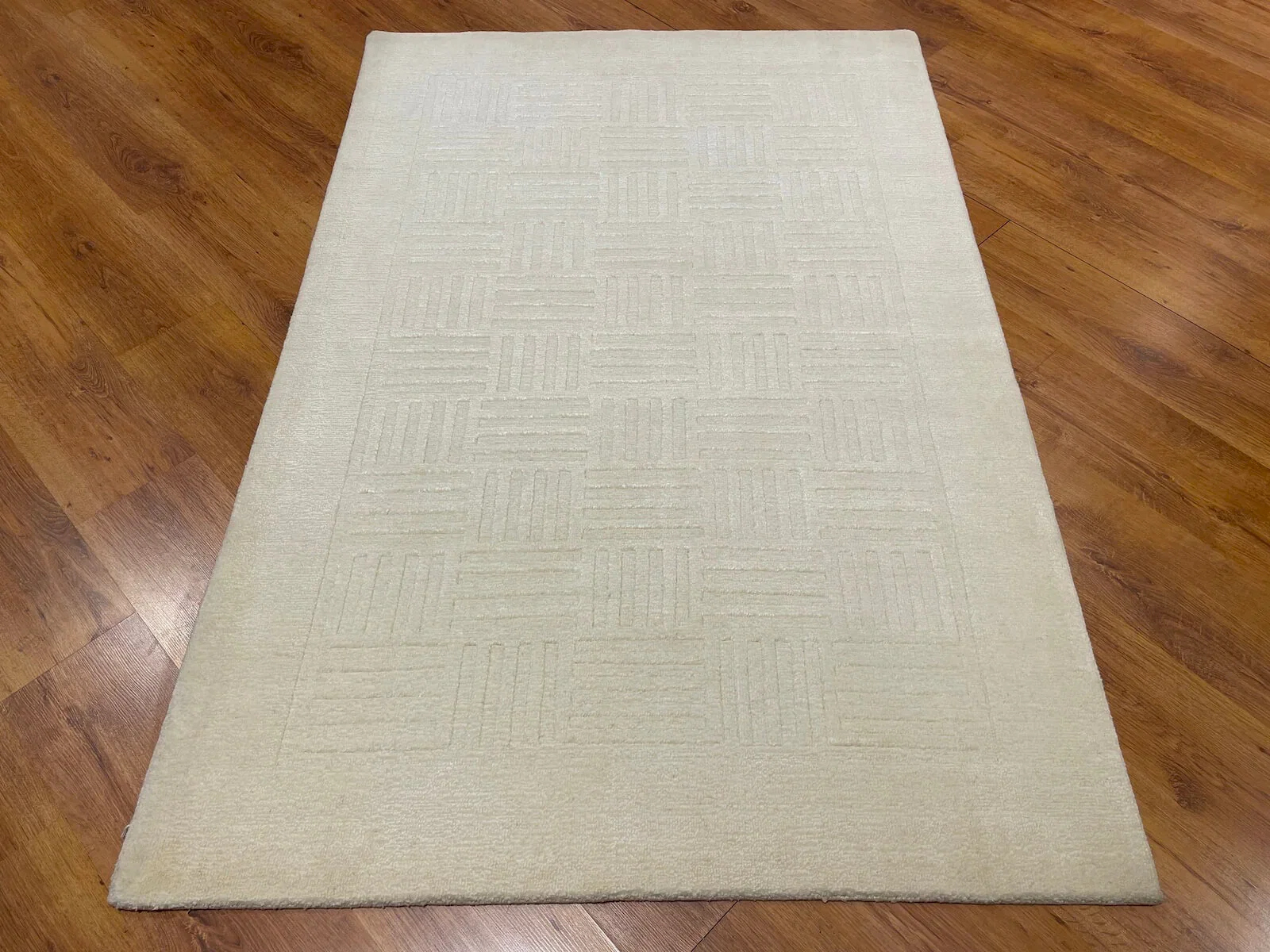 Lori El Dokuma Krem Yün Halı