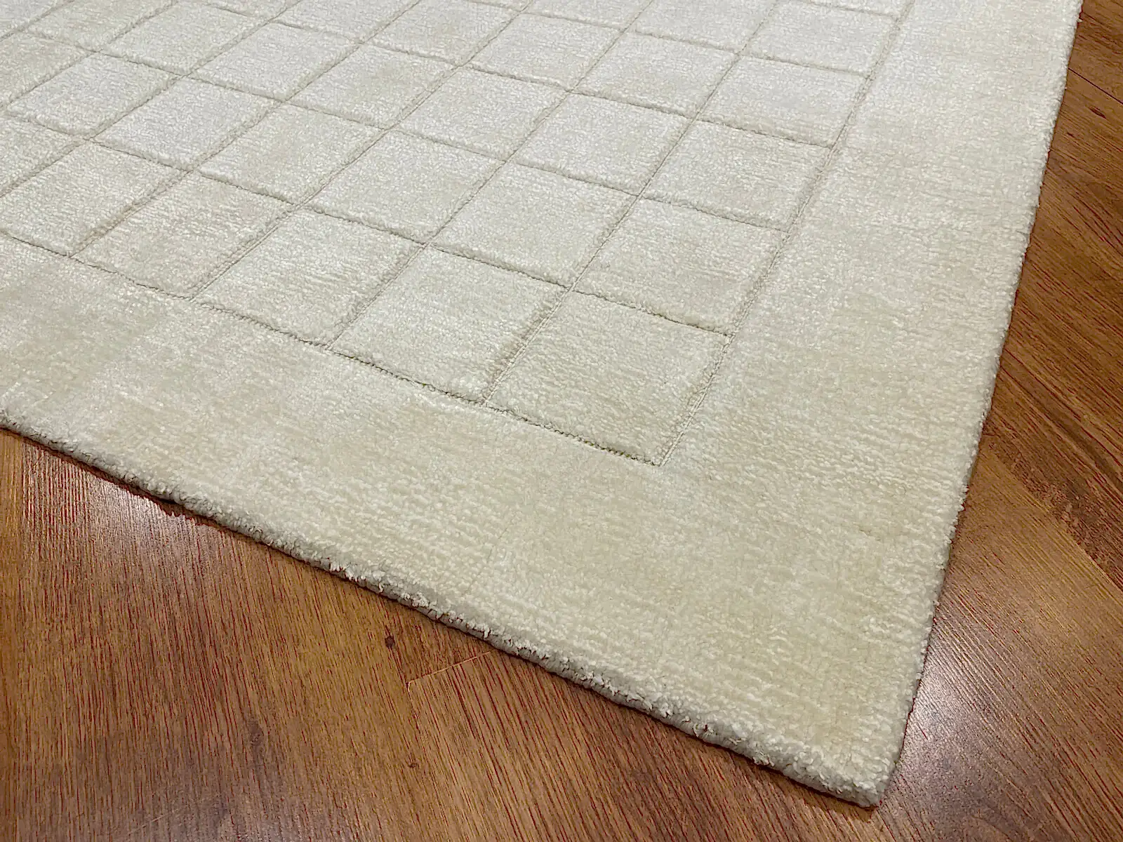 Lori El Dokuma Krem Yün Halı