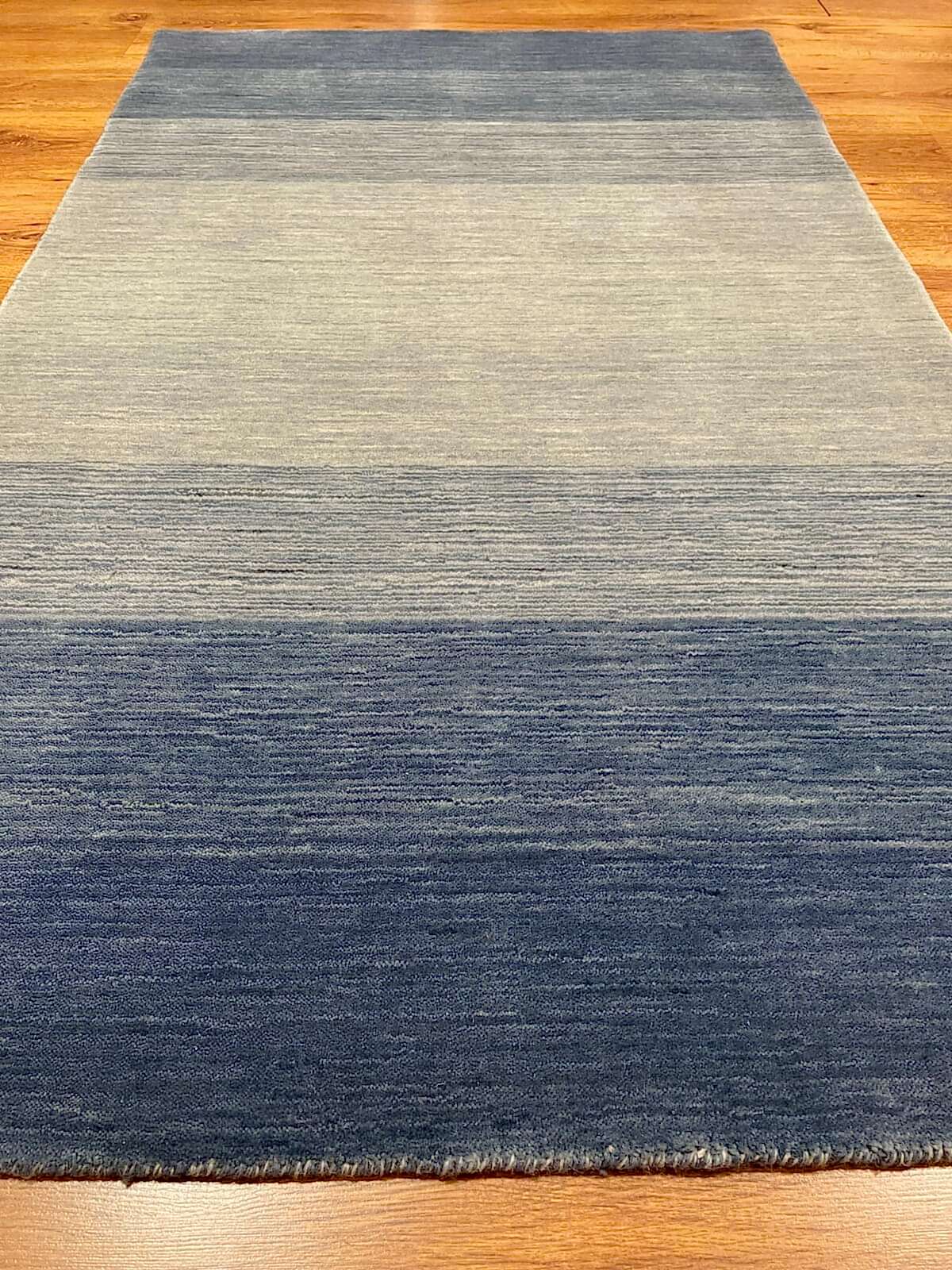 Lori El Dokuma Krem Mavi Yün Halı