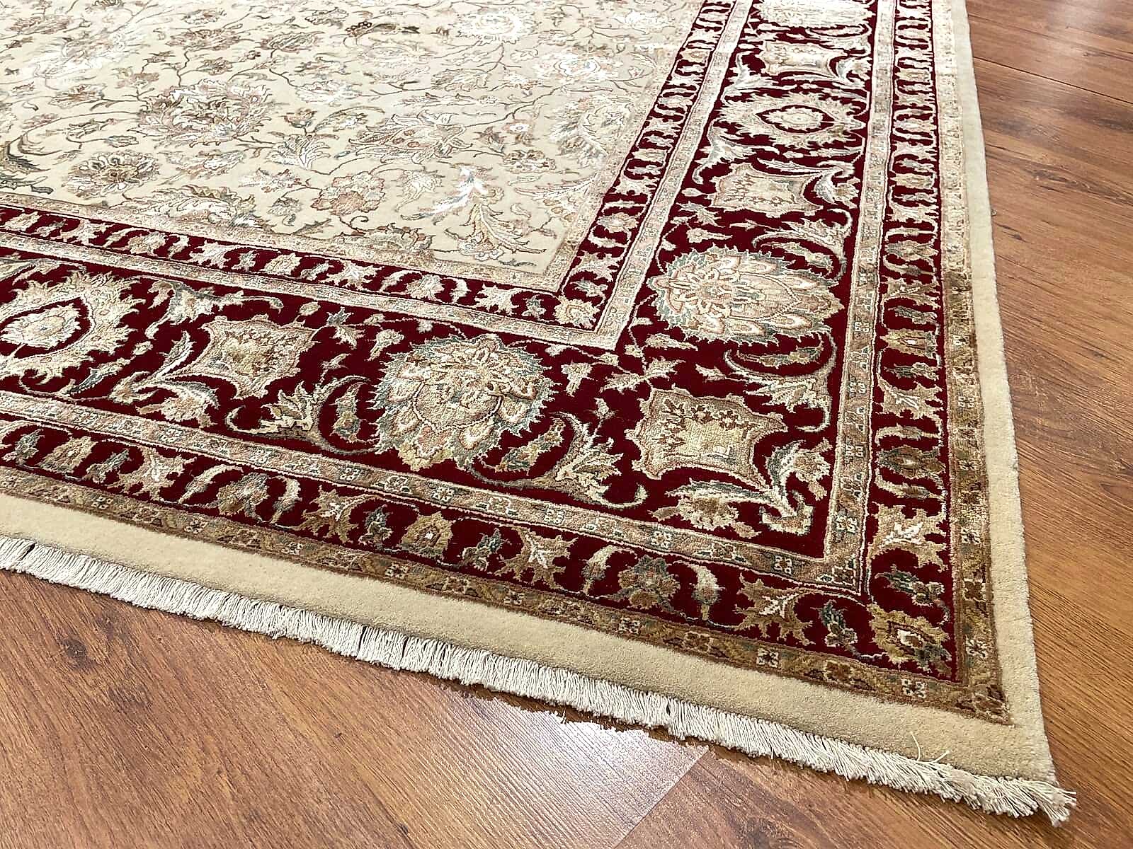 Nazende İpekli Uşak El Dokuma Halı