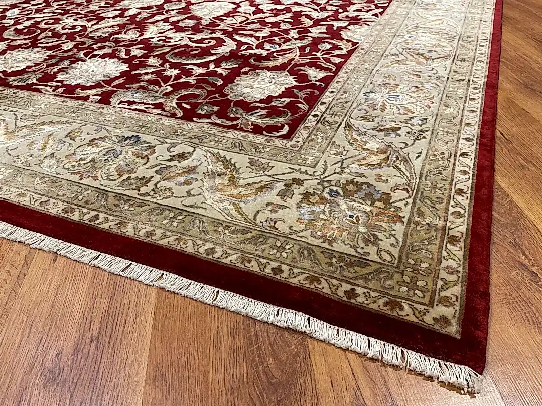 Nazende İpekli Uşak El Dokuma Halı