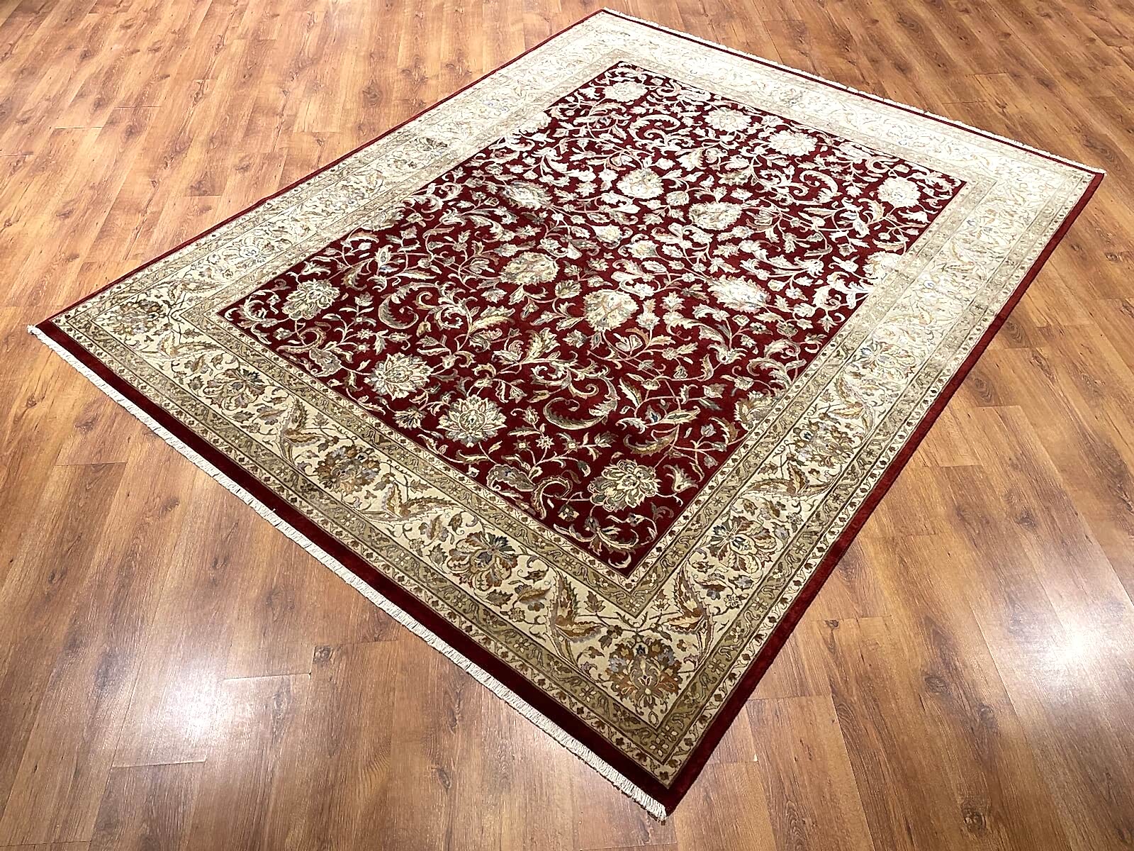 Nazende İpekli Uşak El Dokuma Halı