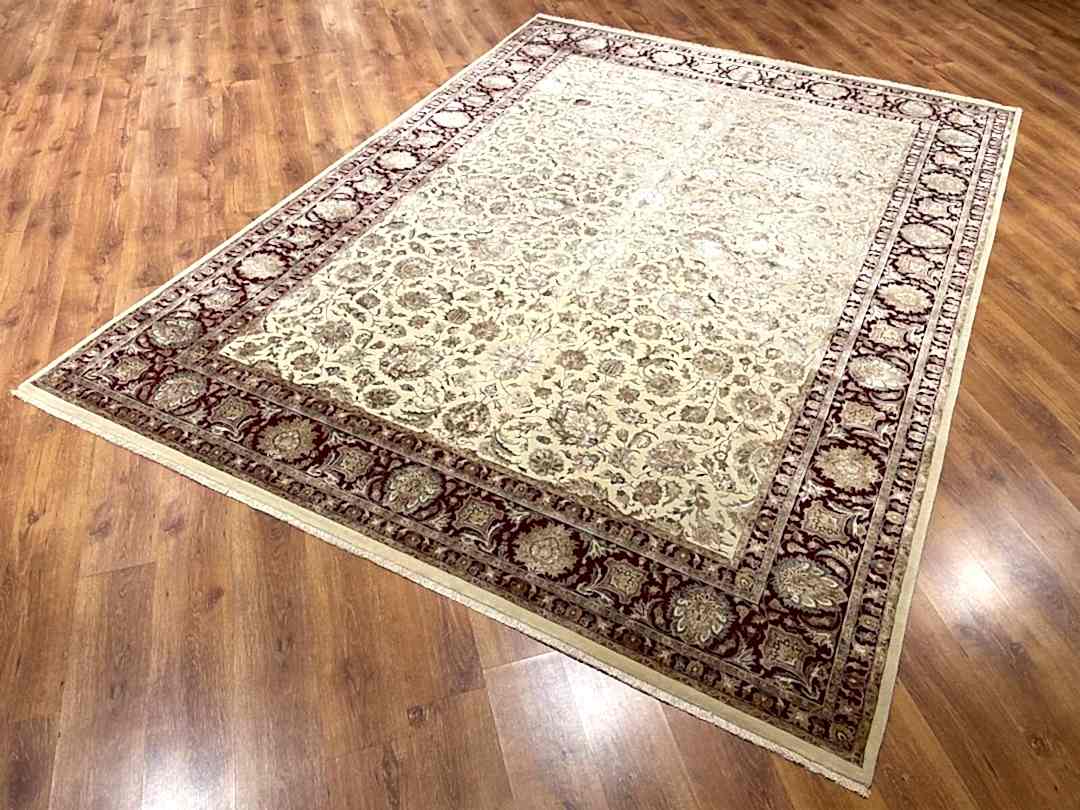 Nazende İpekli Uşak El Dokuma Halı