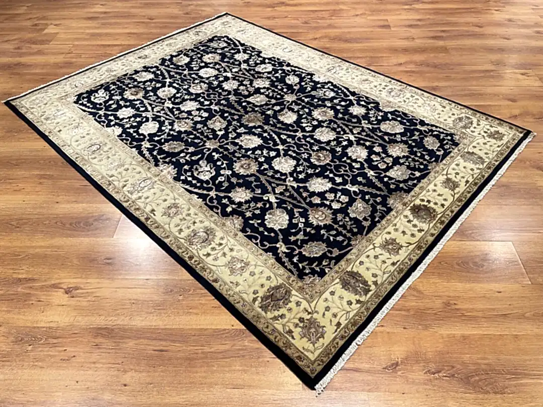 Nazende İpekli Uşak El Dokuma Halı