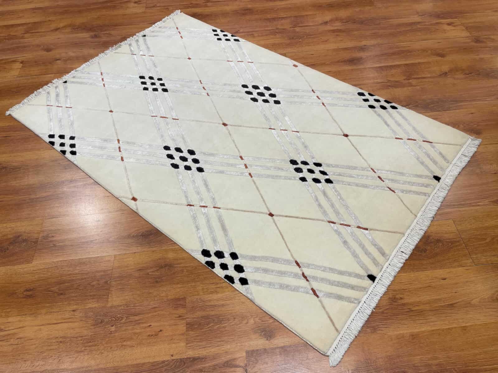 London Serisi Nepal El Dokuma Halı