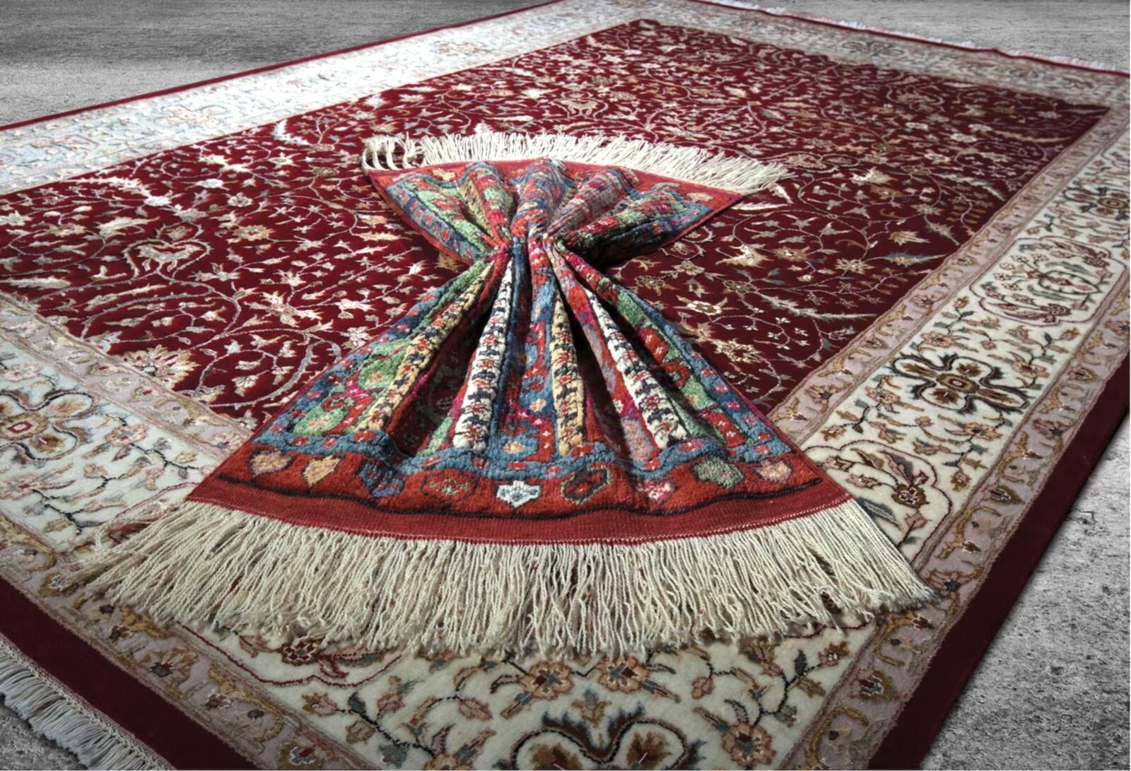 Pelas İpekli Uşak El Dokuma Halı