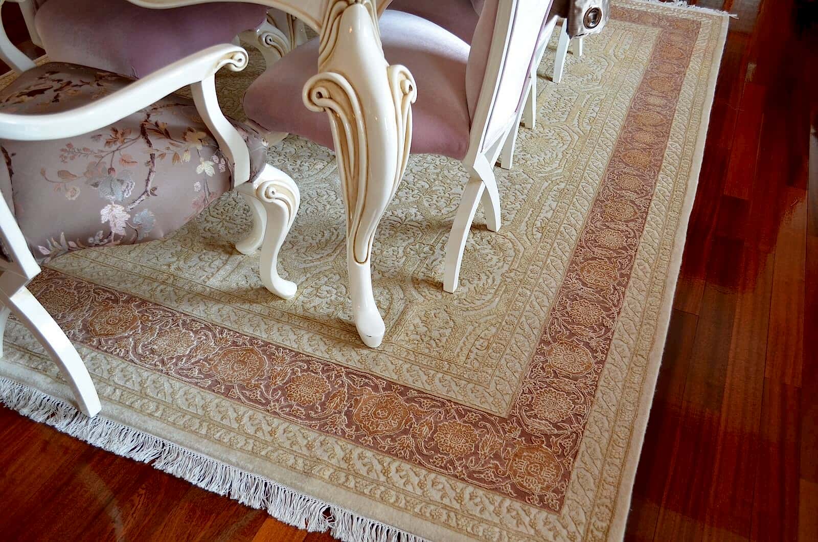 Pelas İpekli Uşak El Dokuma Halı