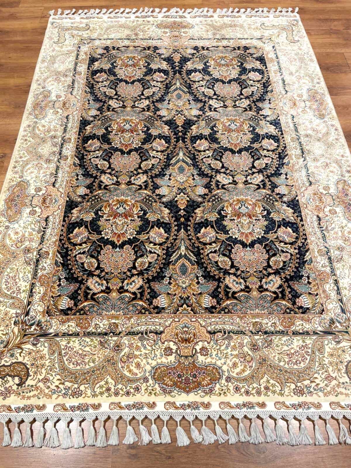 Saf İpek El Dokuma Halı