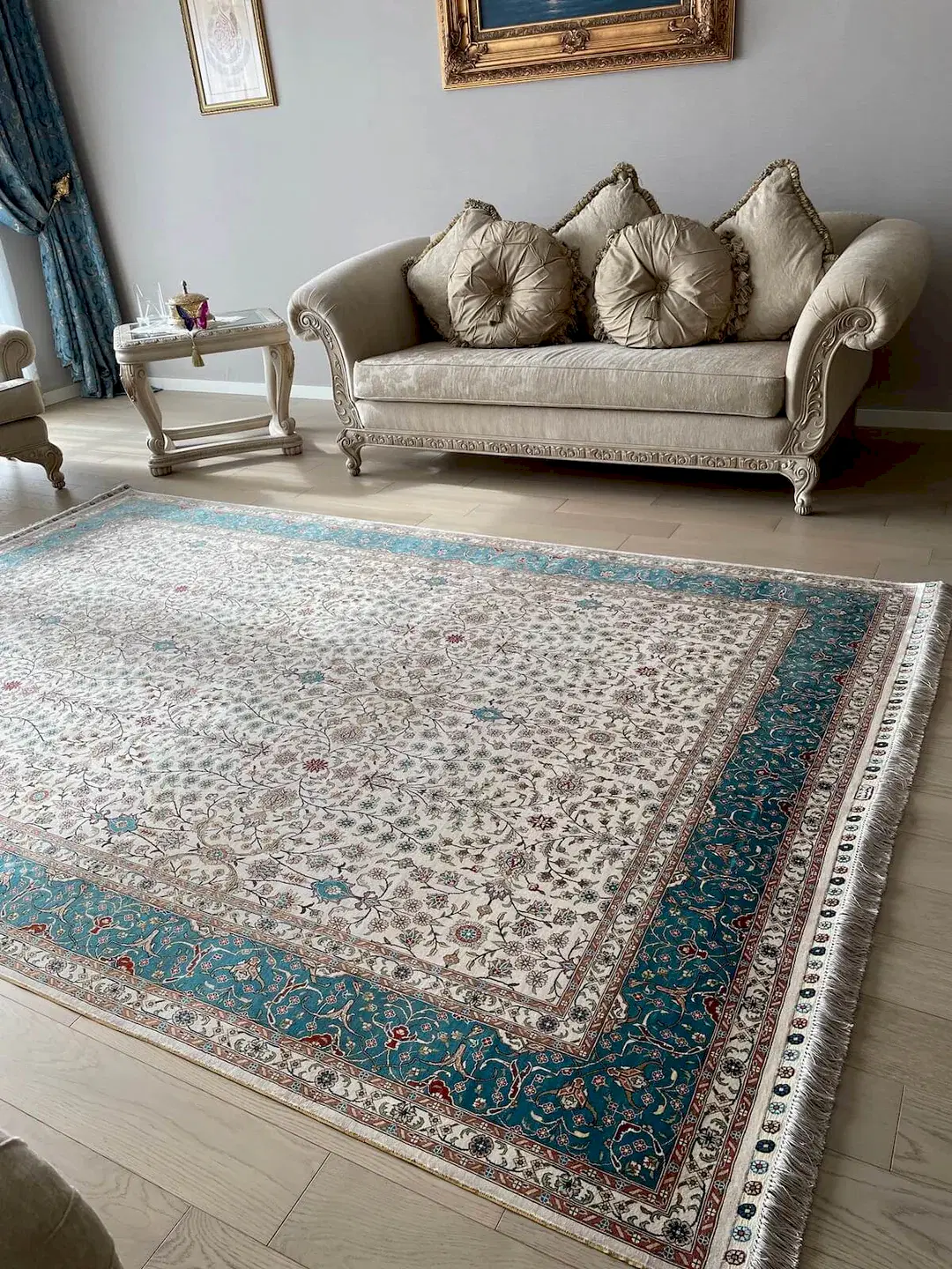 Saf İpek Serpme Çiçek El Dokuma Halı